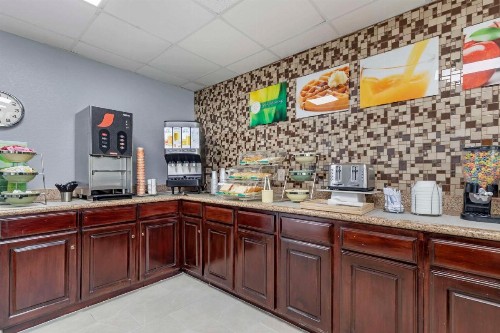 Quality Inn Near Seaworld - Lackland - image 8