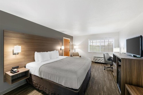 Quality Inn Near Seaworld - Lackland - image 9