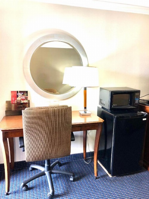 University Inn & Suites - image 25