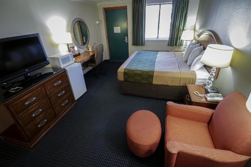 University Inn & Suites - image 28