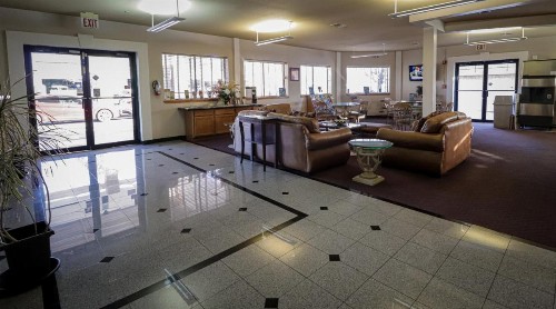 University Inn & Suites - image 30