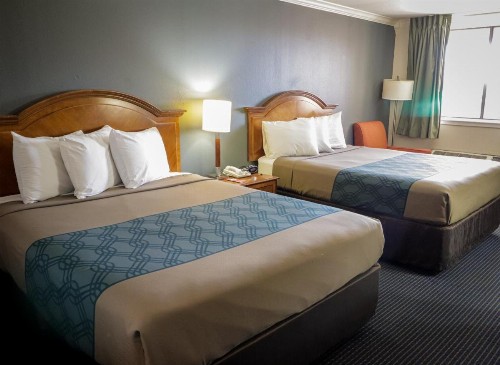 University Inn & Suites - image 34