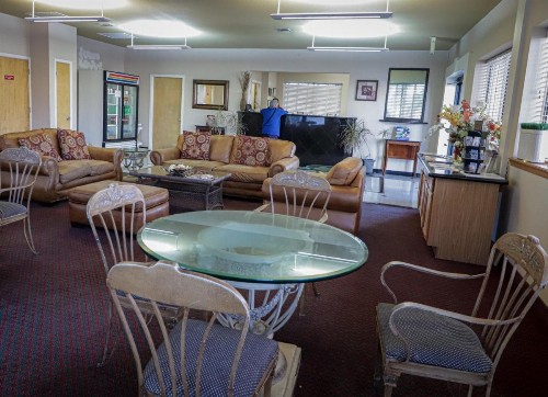 University Inn & Suites - image 36