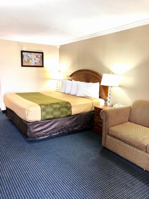 University Inn & Suites - image 38
