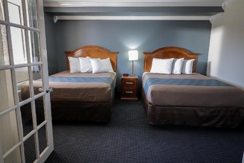 University Inn & Suites - image 41