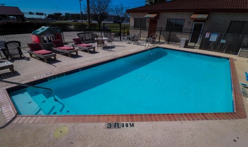 University Inn & Suites - image 43