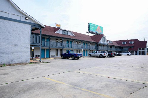 Rittiman Inn and Suites - image 10