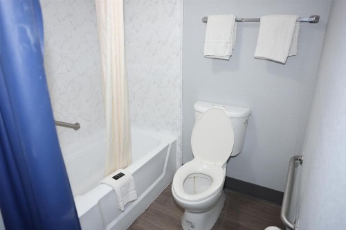 Rittiman Inn and Suites - image 32