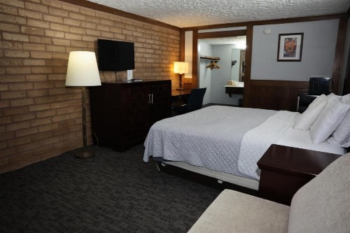 Rittiman Inn and Suites - image 37