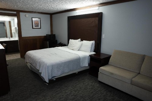 Rittiman Inn and Suites - image 38
