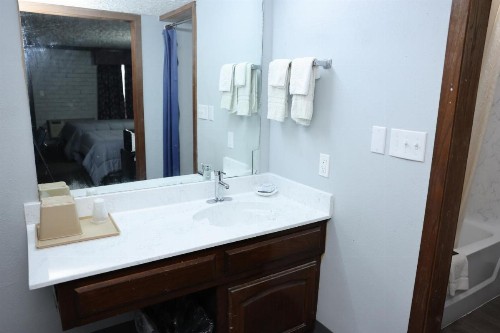 Rittiman Inn and Suites - image 40
