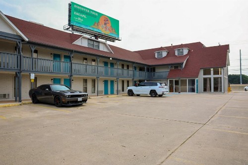 Rittiman Inn and Suites - image 8