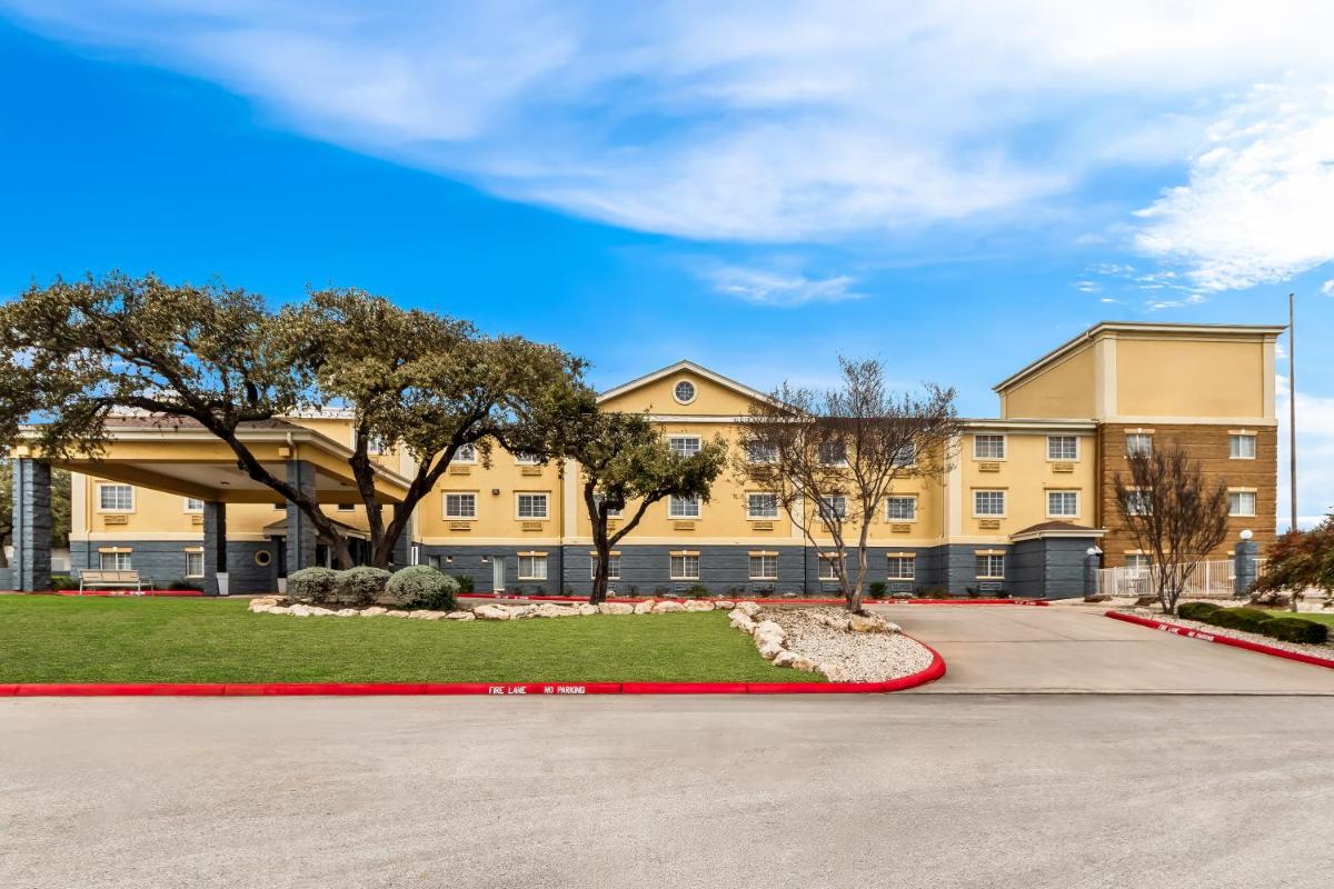 Holiday Inn Express Hotel & Suites San Antonio-Airport North an IHG Hotel - main image