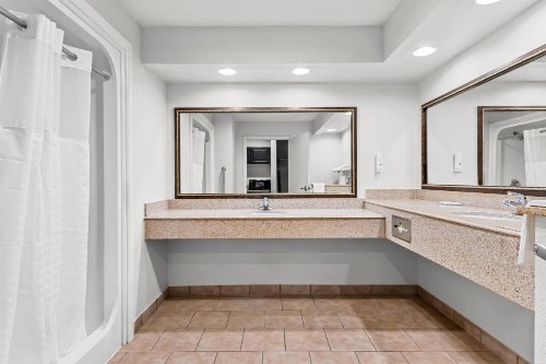 Holiday Inn Express Hotel & Suites San Antonio-Airport North an IHG Hotel - image 38