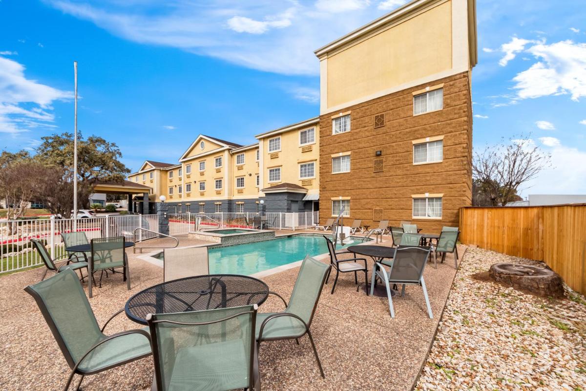 Holiday Inn Express Hotel & Suites San Antonio-Airport North an IHG Hotel - image 5