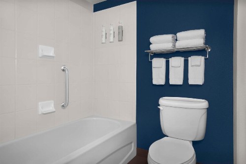 Comfort Inn & Suites San Antonio Airport - image 27