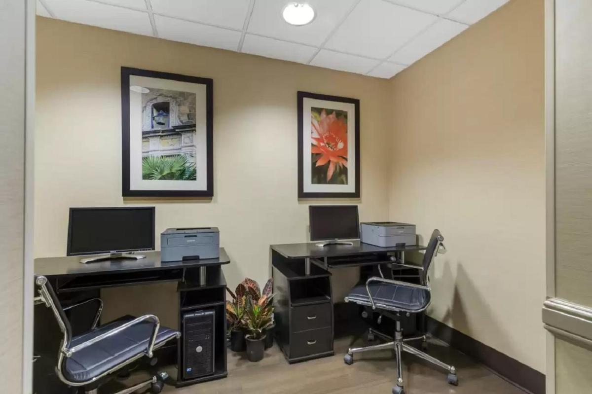 Comfort Inn & Suites San Antonio Airport - image 7