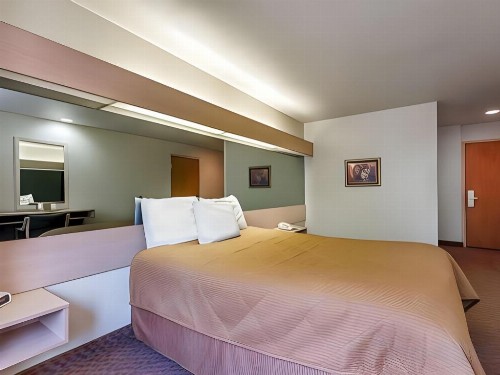 Quality Inn Downtown - near Market Square - image 25