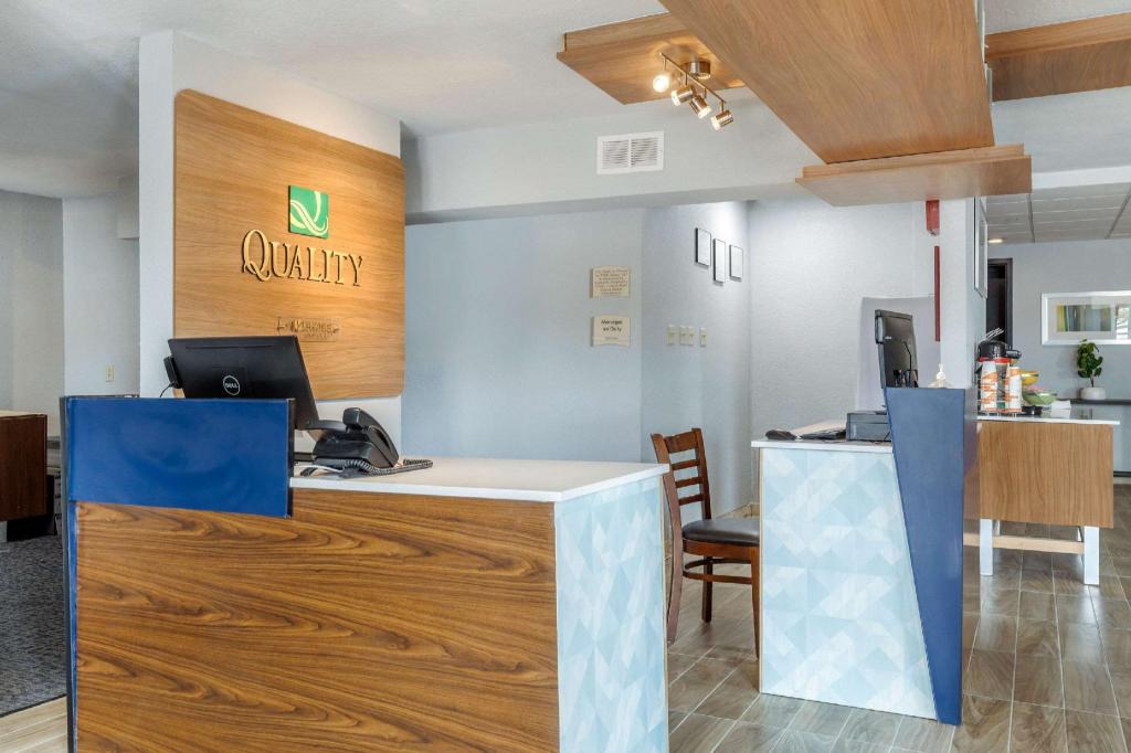 Quality Inn Downtown - near Market Square - image 4