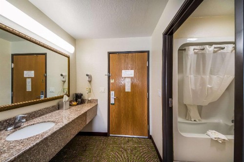 Quality Suites San Antonio - image 18