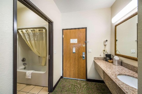 Quality Suites San Antonio - image 21