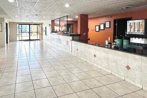 Quality Suites San Antonio - image 7
