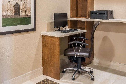 Comfort Inn San Antonio - image 12