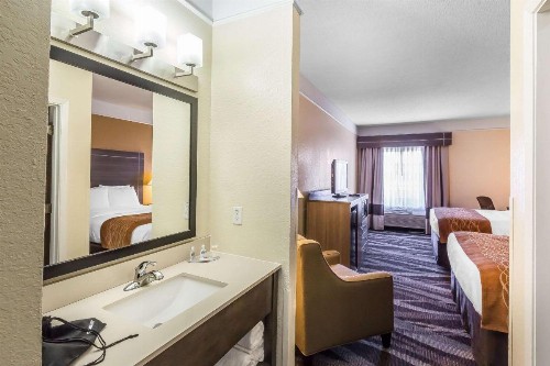 Comfort Inn San Antonio - image 20