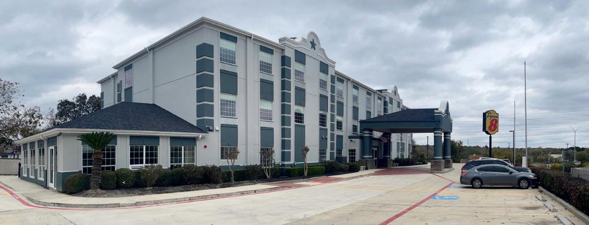 Super 8 by Wyndham San Antonio/Alamodome Area - main image