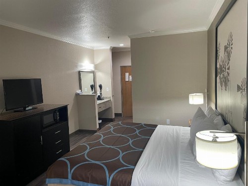 Super 8 by Wyndham San Antonio/Alamodome Area - image 11