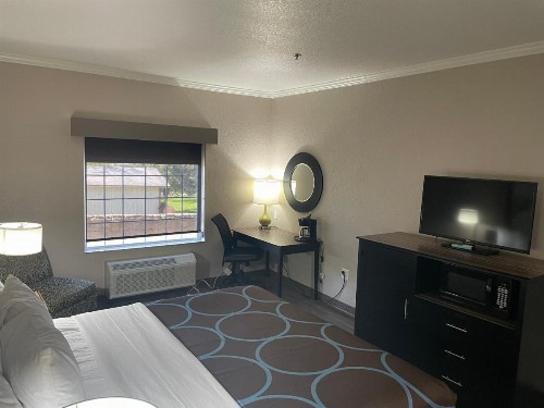 Super 8 by Wyndham San Antonio/Alamodome Area - image 13