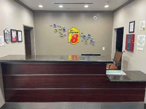 Super 8 by Wyndham San Antonio/Alamodome Area - image 16