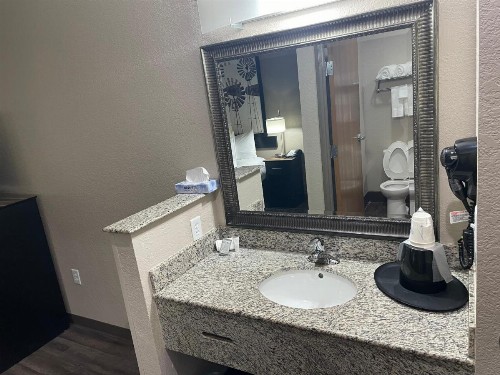 Super 8 by Wyndham San Antonio/Alamodome Area - image 18
