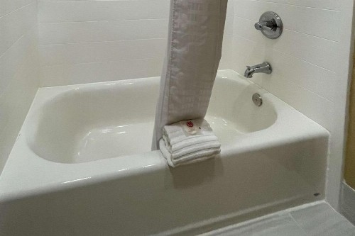 Comfort Suites Sea World/ Lackland - image 10