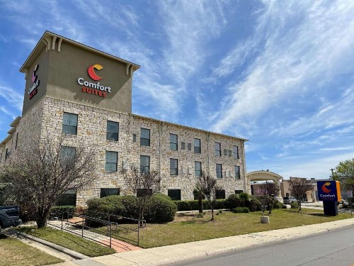 Comfort Suites Sea World/ Lackland - image 14