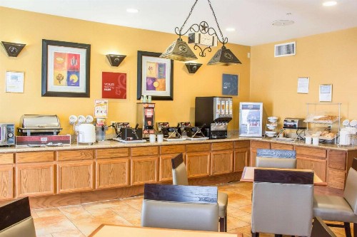 Comfort Suites Sea World/ Lackland - image 19