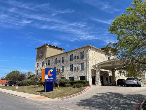 Comfort Suites Sea World/ Lackland - image 27