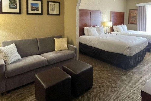 Comfort Suites Sea World/ Lackland - image 33