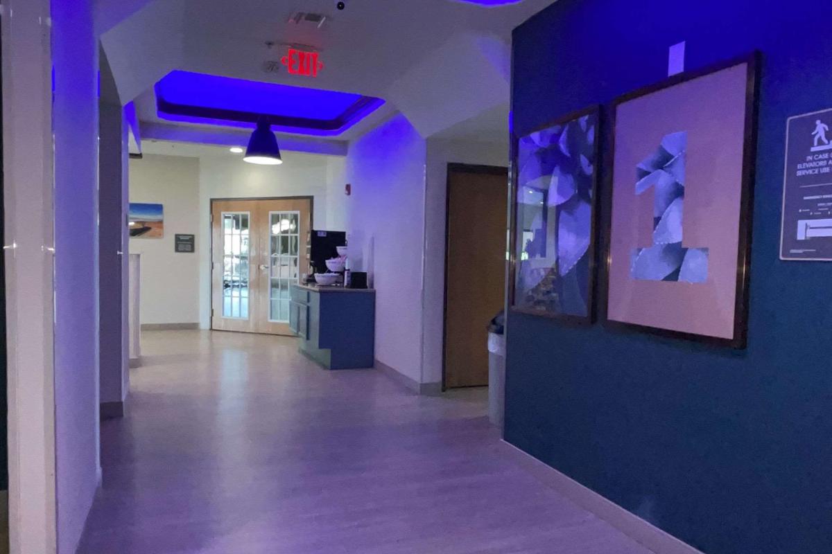 Comfort Suites Sea World/ Lackland - image 6