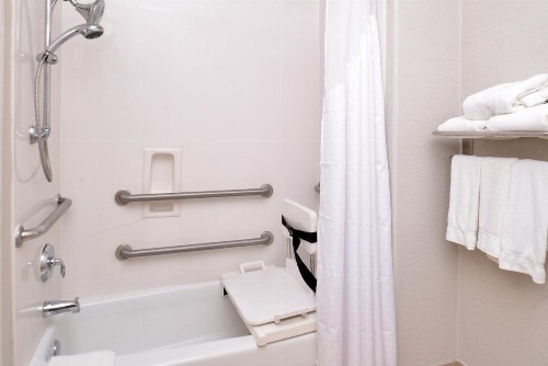 Holiday Inn Express & Suites San Antonio South - image 12
