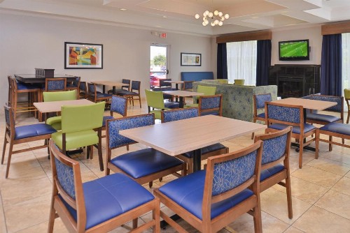 Holiday Inn Express & Suites San Antonio South - image 13