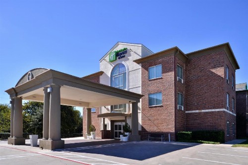 Holiday Inn Express & Suites San Antonio South - image 2