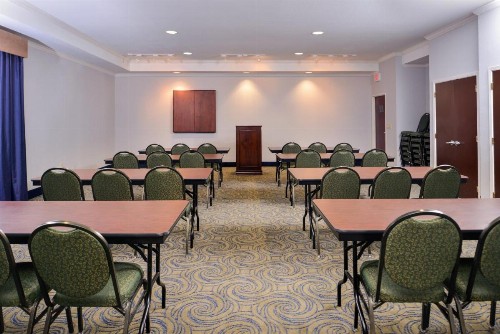 Holiday Inn Express & Suites San Antonio South - image 24