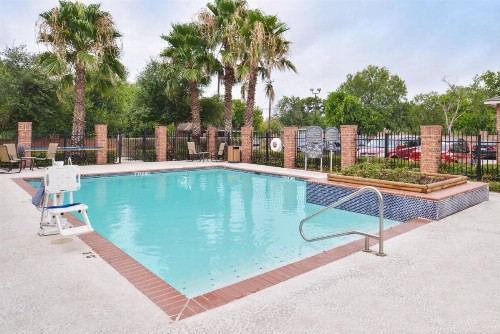 Holiday Inn Express & Suites San Antonio South - image 28