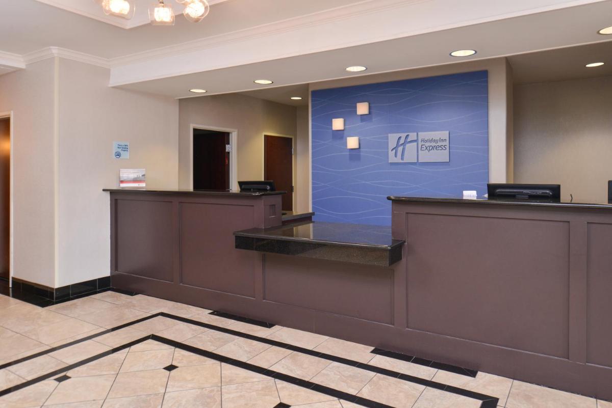 Holiday Inn Express & Suites San Antonio South - image 4
