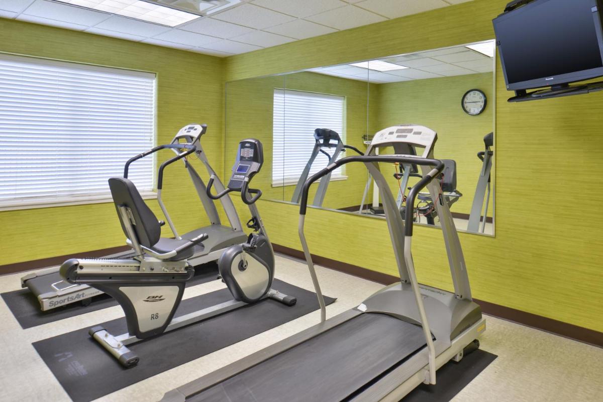 Holiday Inn Express & Suites San Antonio South - image 6