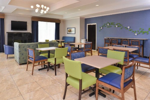 Holiday Inn Express & Suites San Antonio South - image 7