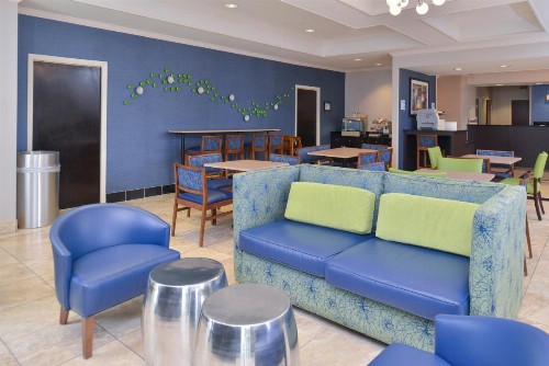 Holiday Inn Express & Suites San Antonio South - image 9