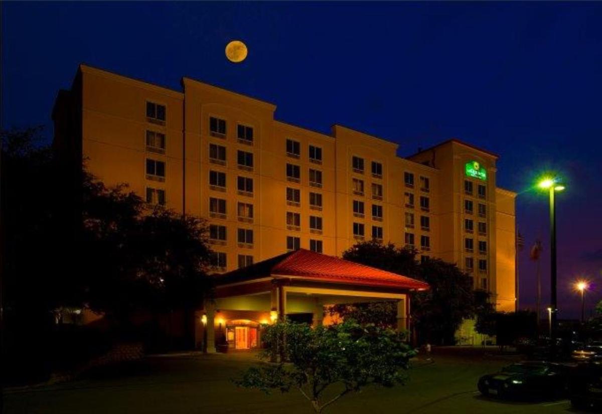La Quinta by Wyndham San Antonio Medical Ctr. NW - main image