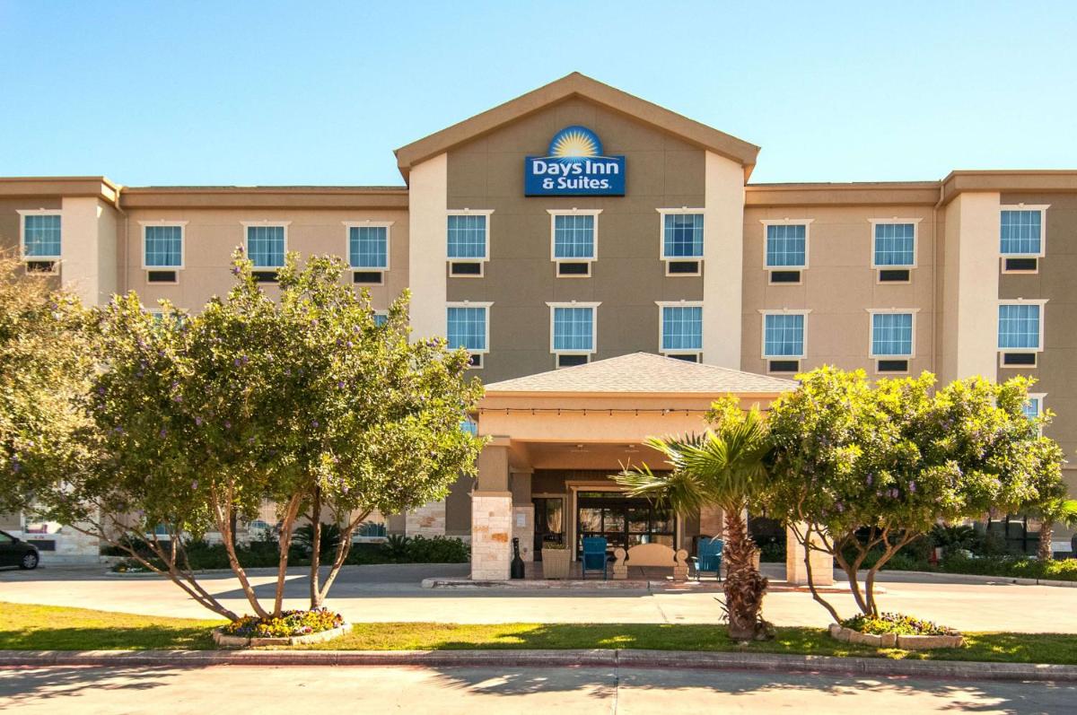Days Inn & Suites by Wyndham San Antonio near AT&T Center - main image